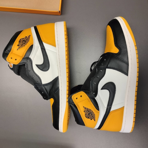 Jordan 1 High OG Taxi - Picture 3 of 7